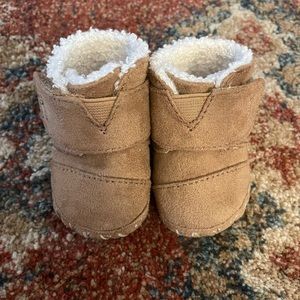 Toms crib shoes